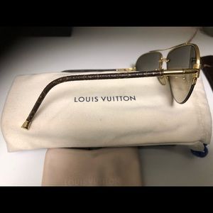 LV Sunglasses w/no scratches or imperfections